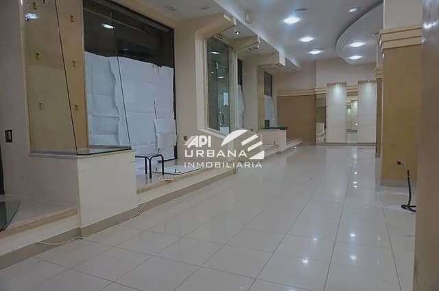 Commercieel te koop in Lucena - € 200.000 (Ref: 9963677)