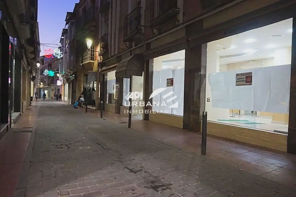 Commercieel te koop in Lucena - € 200.000 (Ref: 9963677)