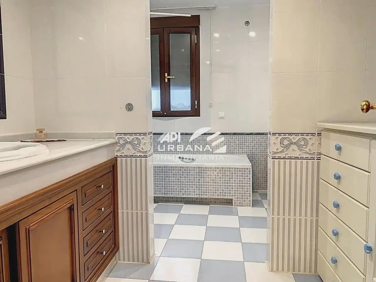 5 soveværelse Villa til salg i Lucena med swimmingpool - € 580.000 (Ref: 9963682)