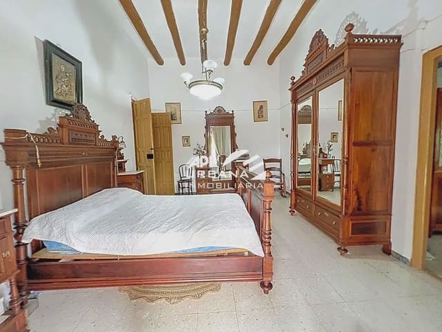 4 soveværelse Finca/Landehus til salg i Lucena med swimmingpool - € 370.000 (Ref: 9963692)