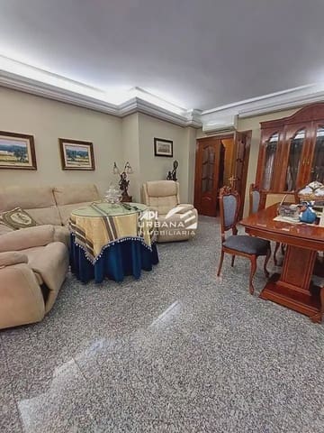 Casa de 4 habitaciones en Lucena en venta - 450.000 € (Ref: 9963695)