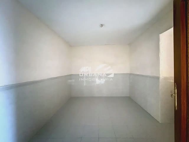 Casa de 4 habitaciones en Lucena en venta - 126.000 € (Ref: 9963700)