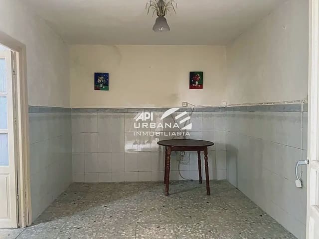 Casa de 4 habitaciones en Lucena en venta - 126.000 € (Ref: 9963700)