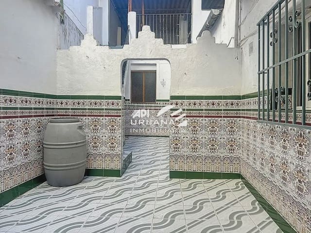 Casa de 4 habitaciones en Lucena en venta - 126.000 € (Ref: 9963700)