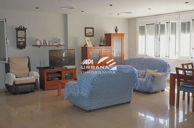 6 soveværelse Finca/Landehus til salg i Lucena med swimmingpool - € 285.000 (Ref: 9963703)