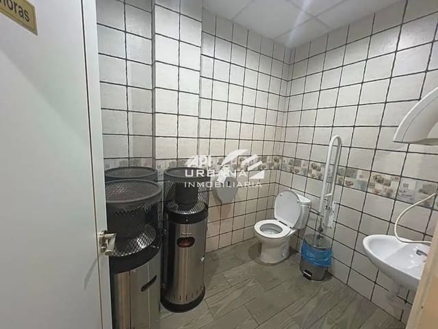 Commercieel te koop in Lucena - € 240.000 (Ref: 9963708)