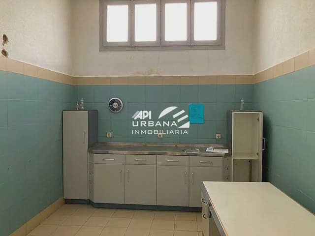 Commerciale in vendita in Lucena - 275.000 € (Rif: 9963717)