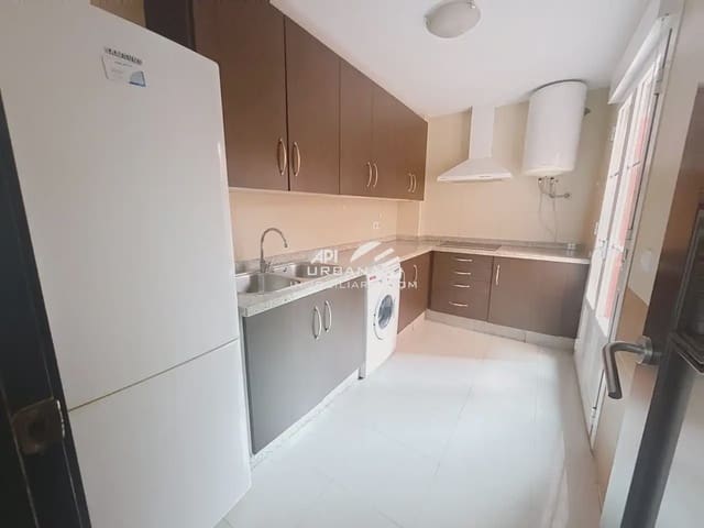 Apartamento de 2 habitaciones en Lucena en venta con garaje - 130.000 € (Ref: 9963738)