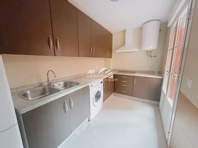 Apartamento de 2 habitaciones en Lucena en venta con garaje - 130.000 € (Ref: 9963738)