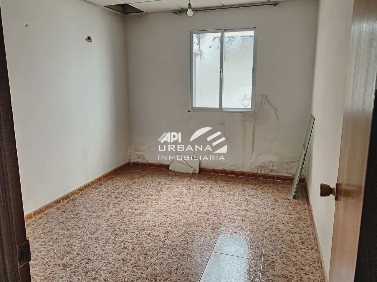 Commercial for rent in Lucena - € 700 (Ref: 9963753)