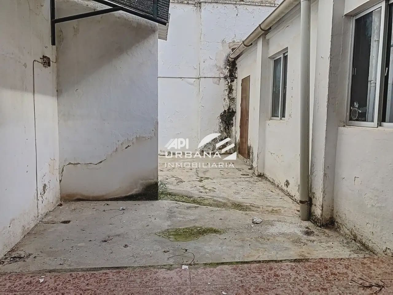 Commercial for rent in Lucena - € 700 (Ref: 9963753)