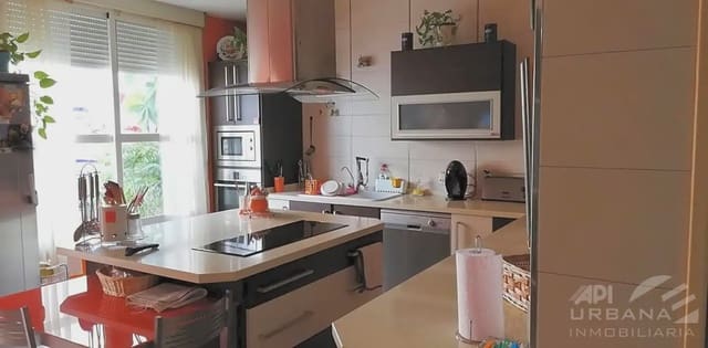 4 soveværelse Byhus til salg i Nueva Carteya med swimmingpool garage - € 180.000 (Ref: 9963757)