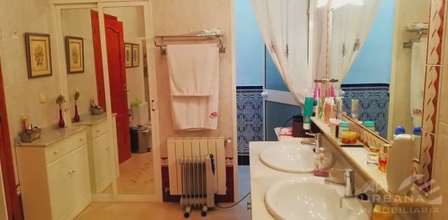 4 soveværelse Byhus til salg i Nueva Carteya med swimmingpool garage - € 180.000 (Ref: 9963757)