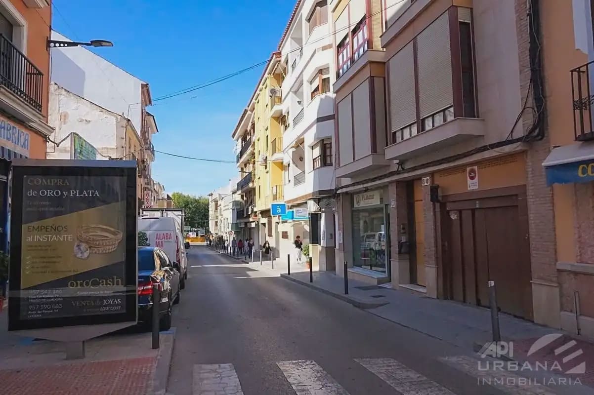 Commercieel te koop in Lucena - € 220.000 (Ref: 9963774)