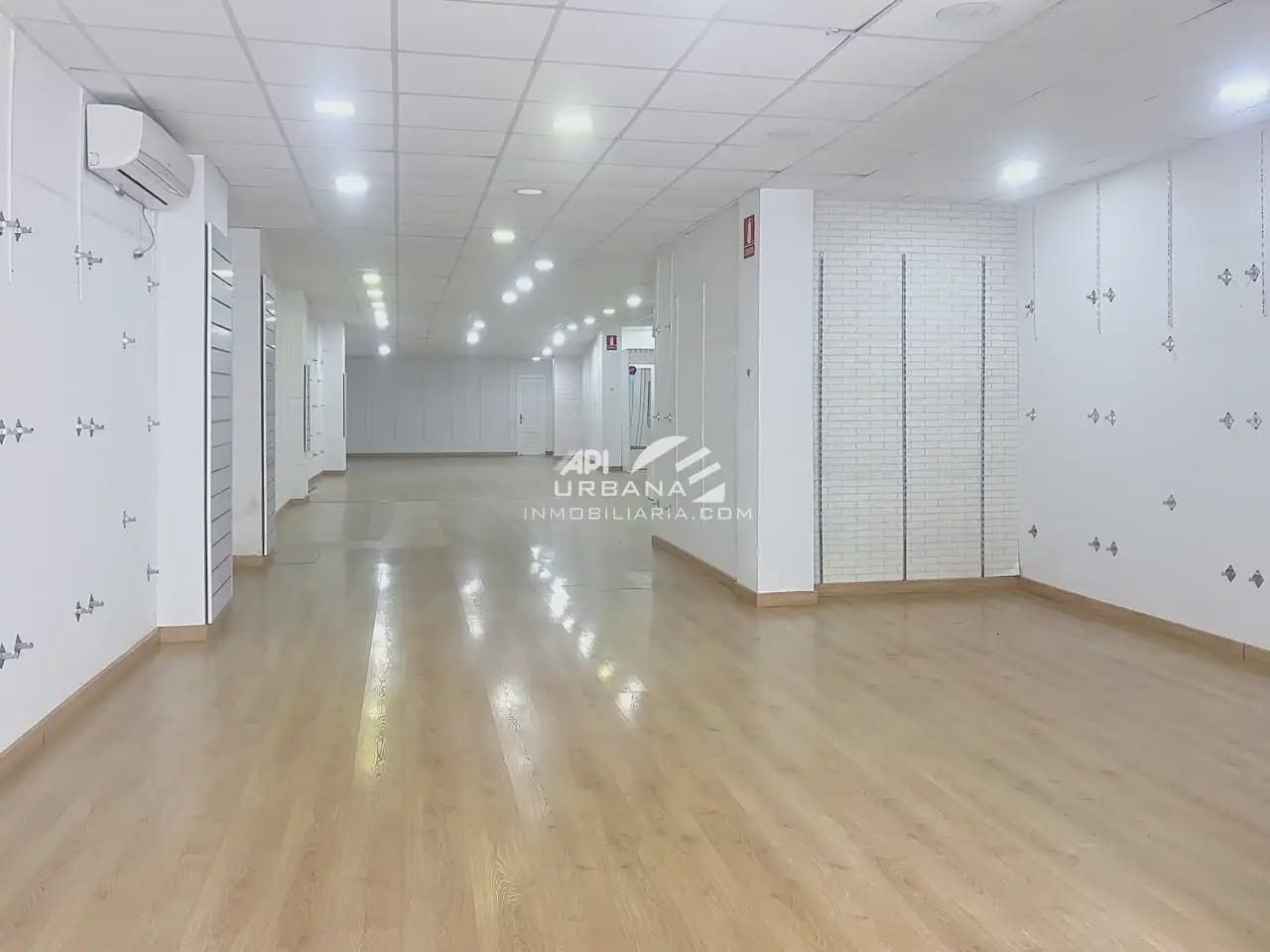 Commercieel te koop in Lucena - € 220.000 (Ref: 9963774)