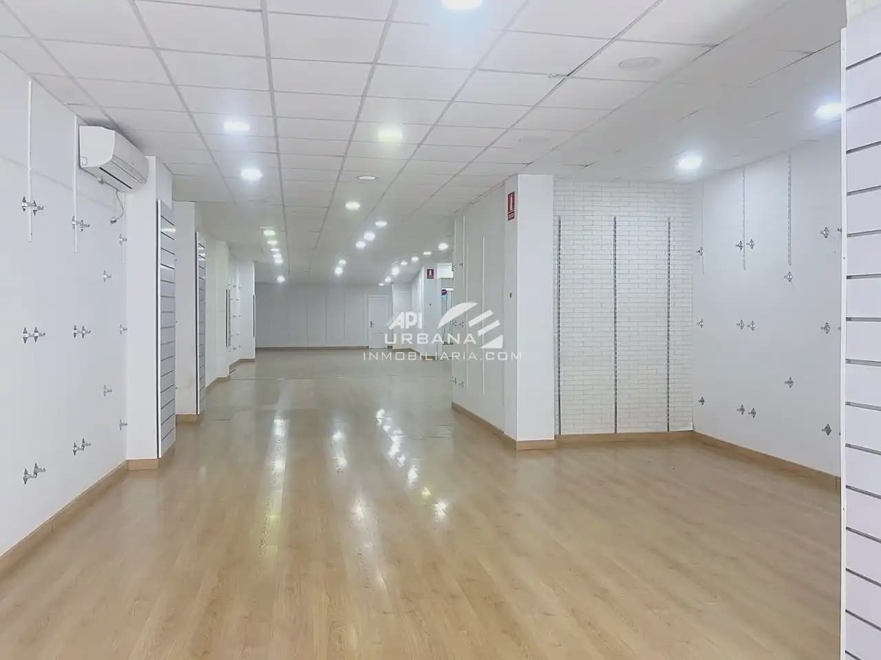 Commercieel te koop in Lucena - € 220.000 (Ref: 9963774)