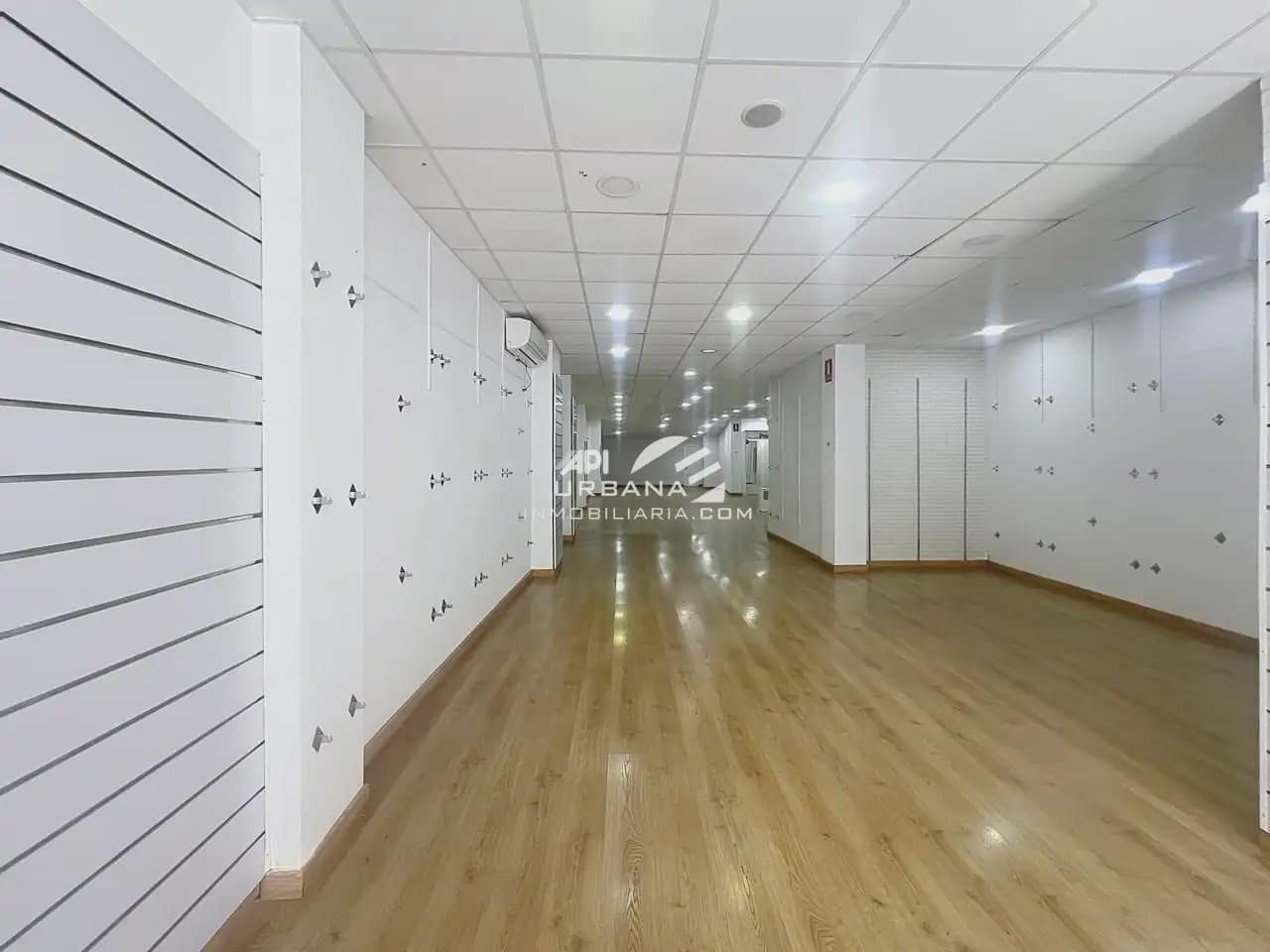 Commercieel te koop in Lucena - € 220.000 (Ref: 9963774)