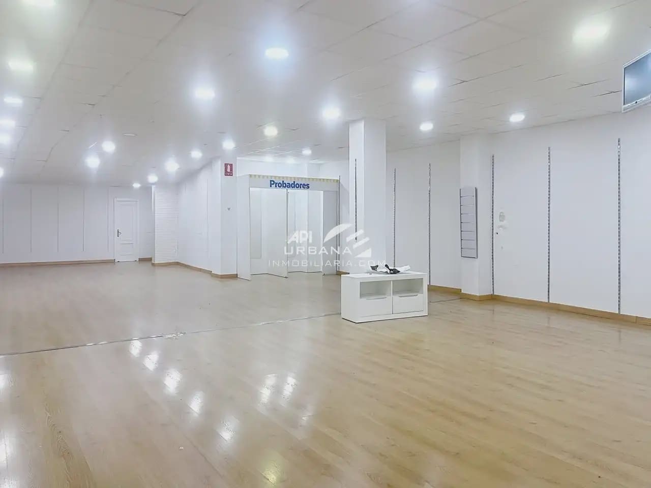 Commercieel te koop in Lucena - € 220.000 (Ref: 9963774)