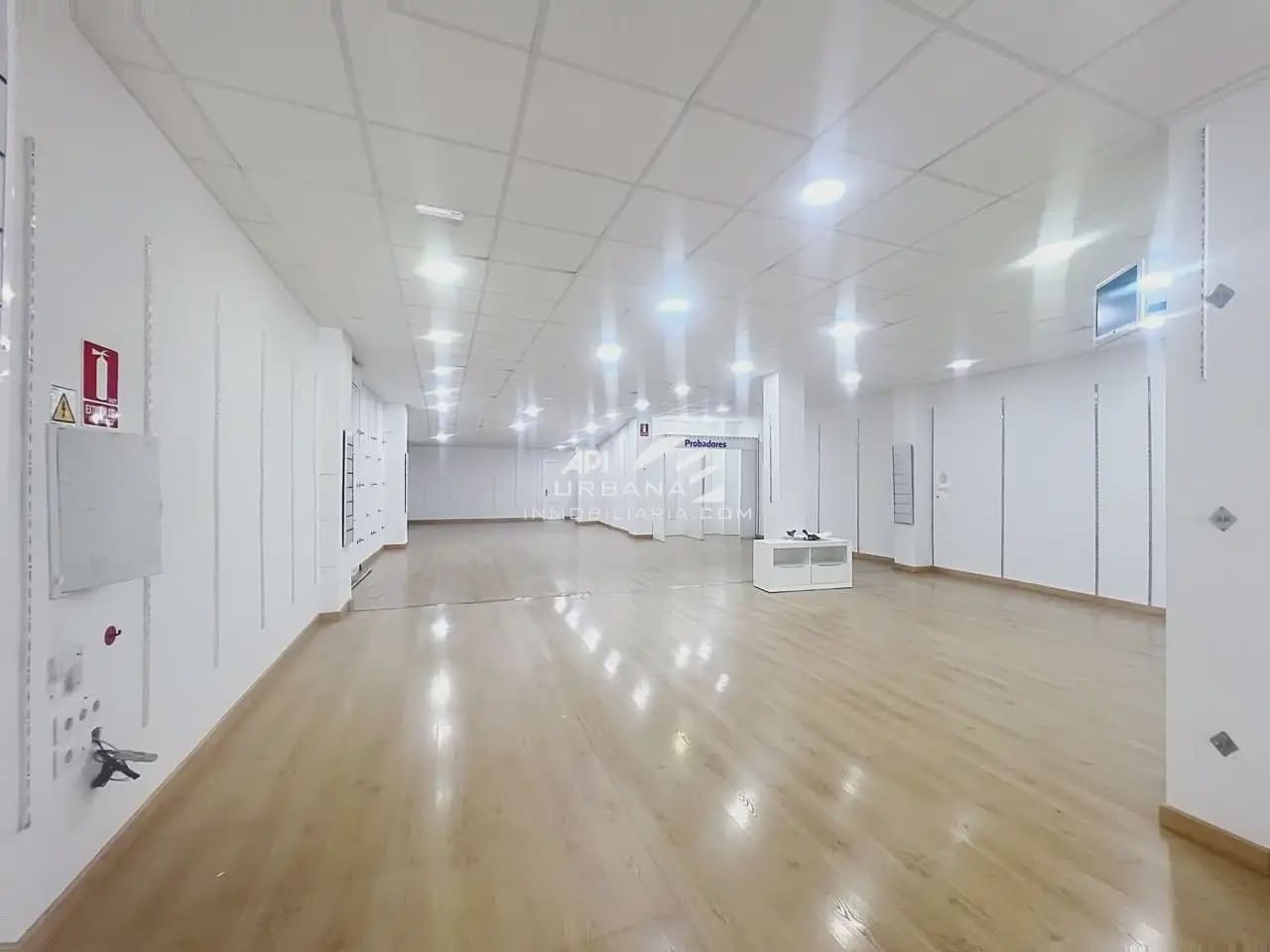 Commercieel te koop in Lucena - € 220.000 (Ref: 9963774)
