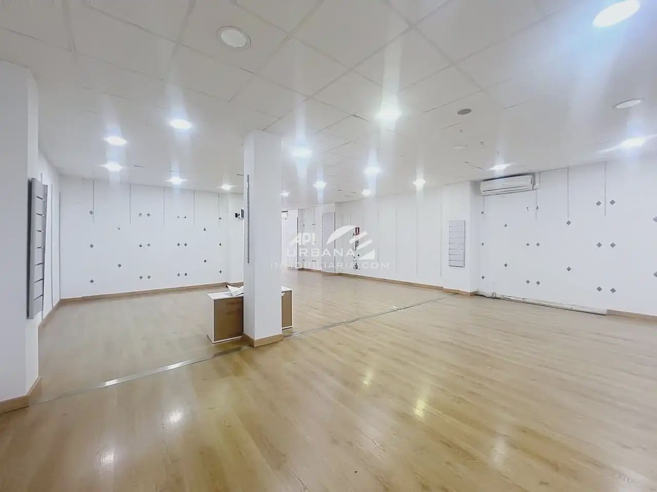 Commercieel te koop in Lucena - € 220.000 (Ref: 9963774)