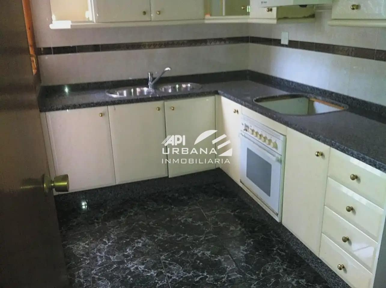 3 makuuhuone Asunto myytävänä paikassa Lucena - 95 000 € (Ref: 9963776)