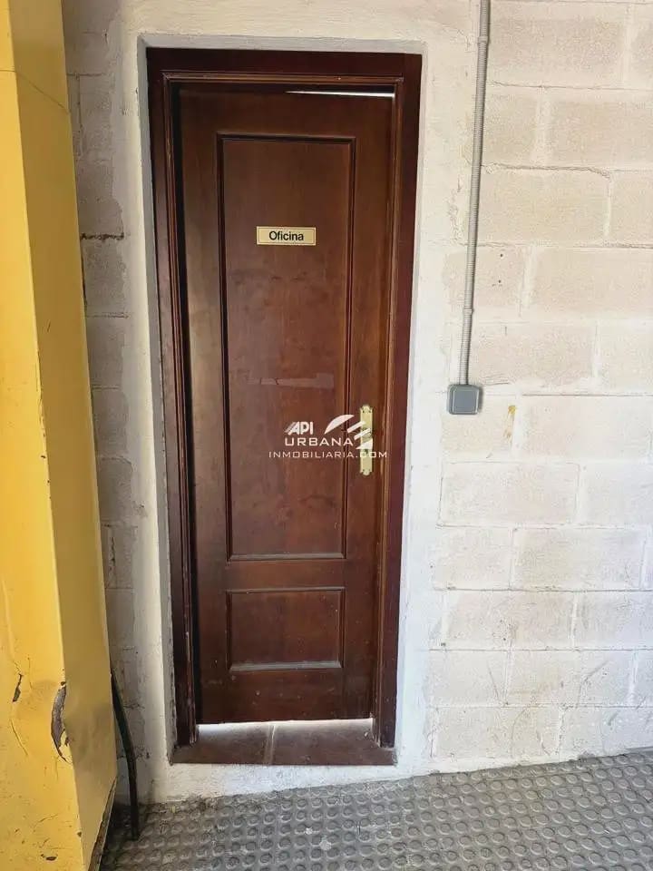Kaupallinen vuokrattavana paikassa Lucena - 1 150 € (Ref: 9963802)