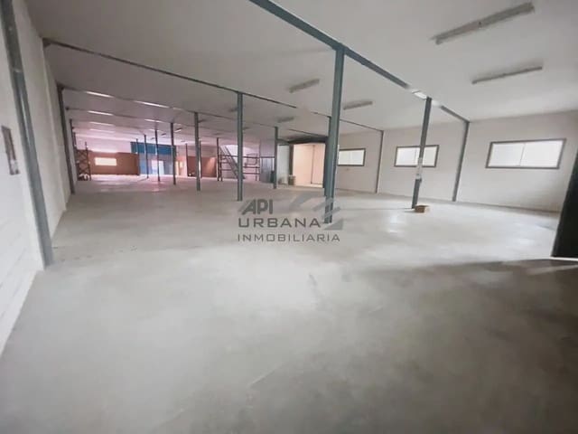 Kaupallinen vuokrattavana paikassa Lucena - 1 500 € (Ref: 9963811)