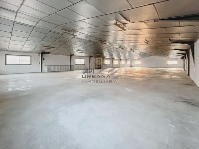 Kaupallinen vuokrattavana paikassa Lucena - 1 500 € (Ref: 9963811)