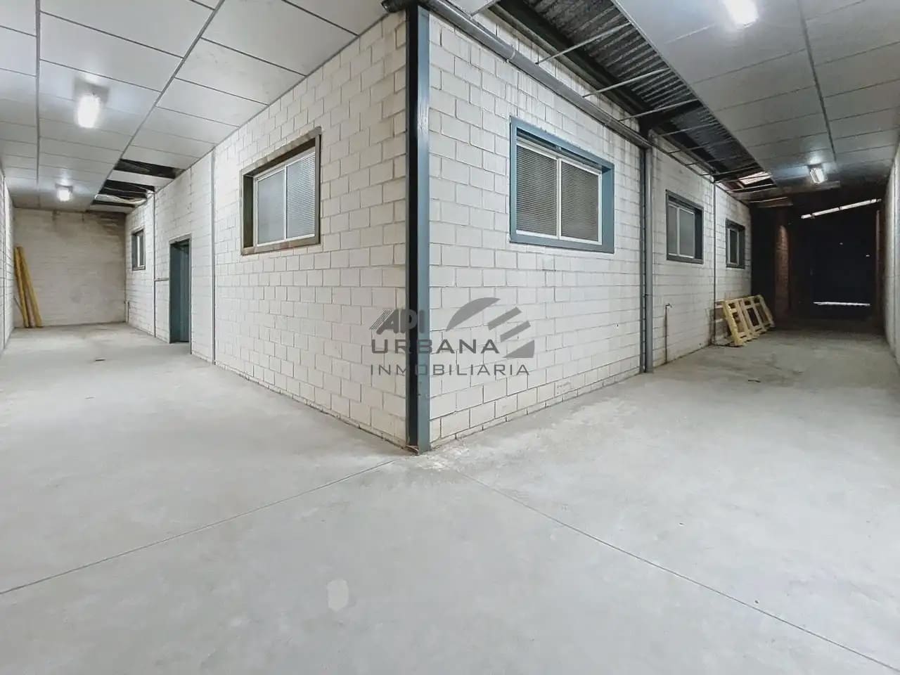 Kaupallinen vuokrattavana paikassa Lucena - 1 500 € (Ref: 9963811)