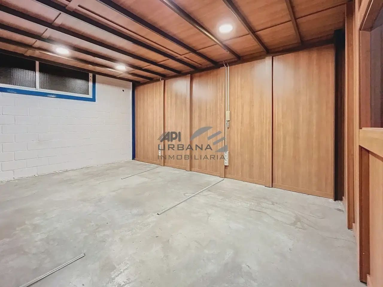 Kaupallinen vuokrattavana paikassa Lucena - 1 500 € (Ref: 9963811)
