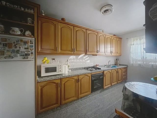 Casa de 4 habitaciones en Lucena en venta - 237.000 € (Ref: 9963812)