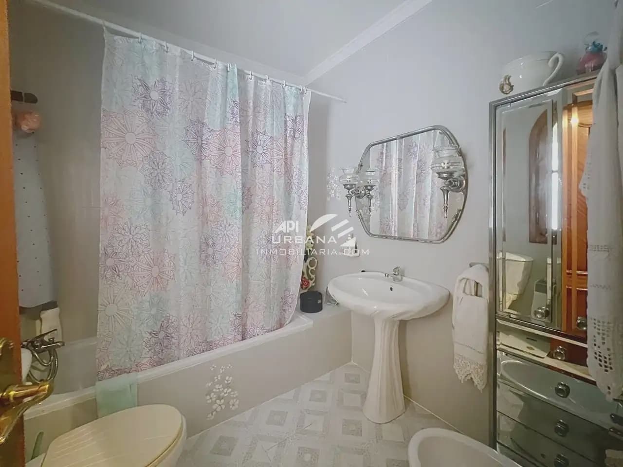 Casa de 4 habitaciones en Lucena en venta - 237.000 € (Ref: 9963812)