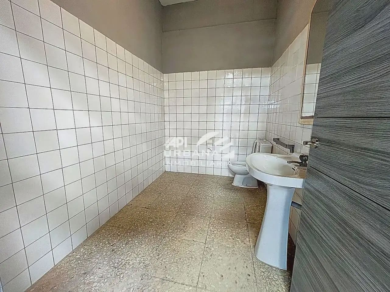 Erhverv til salg i Lucena - € 250.000 (Ref: 9963813)