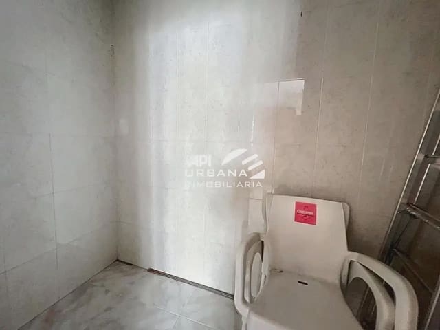 Casa de 4 habitaciones en Lucena en venta - 180.000 € (Ref: 9963820)