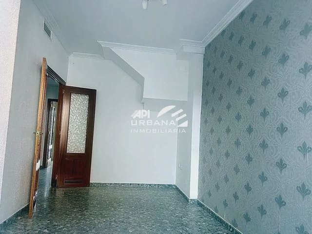 Casa de 4 habitaciones en Lucena en venta - 180.000 € (Ref: 9963820)