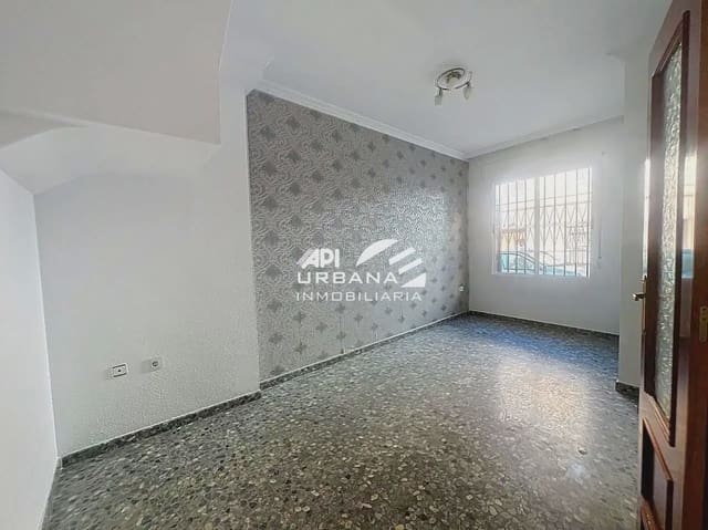 Casa de 4 habitaciones en Lucena en venta - 180.000 € (Ref: 9963820)