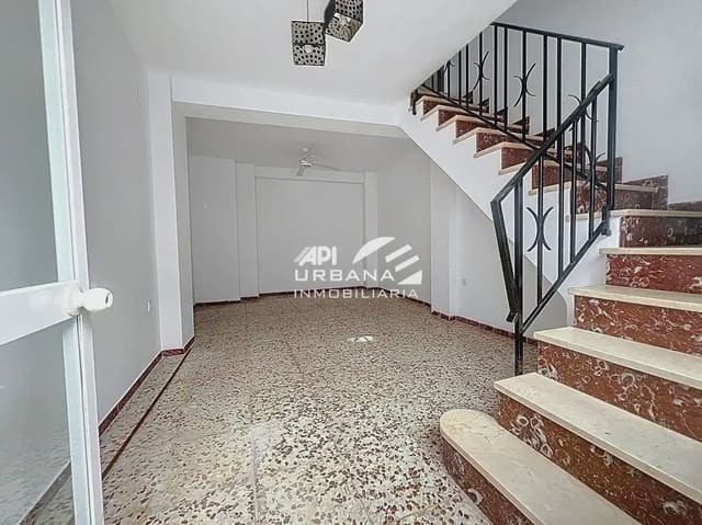 Casa de 4 habitaciones en Lucena en venta - 180.000 € (Ref: 9963820)