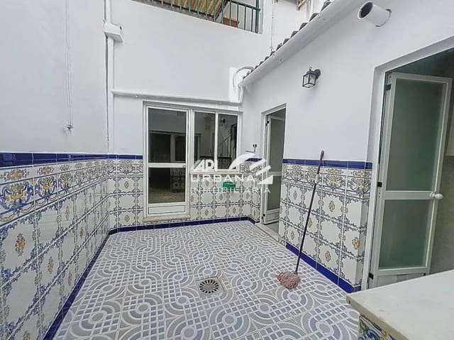 Casa de 4 habitaciones en Lucena en venta - 180.000 € (Ref: 9963820)