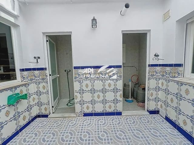Casa de 4 habitaciones en Lucena en venta - 180.000 € (Ref: 9963820)