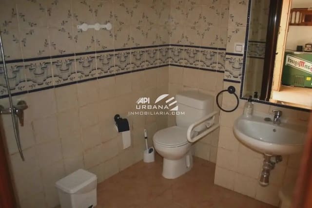 4 soveværelse Finca/Landehus til salg i Lucena med swimmingpool - € 165.000 (Ref: 9963824)
