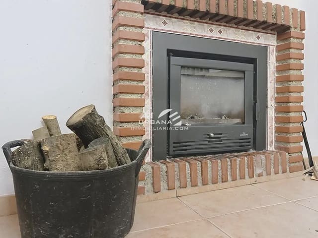 4 soveværelse Finca/Landehus til salg i Lucena med swimmingpool - € 165.000 (Ref: 9963824)