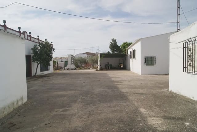 5 soveværelse Finca/Landehus til salg i Lucena med swimmingpool - € 310.000 (Ref: 9963836)