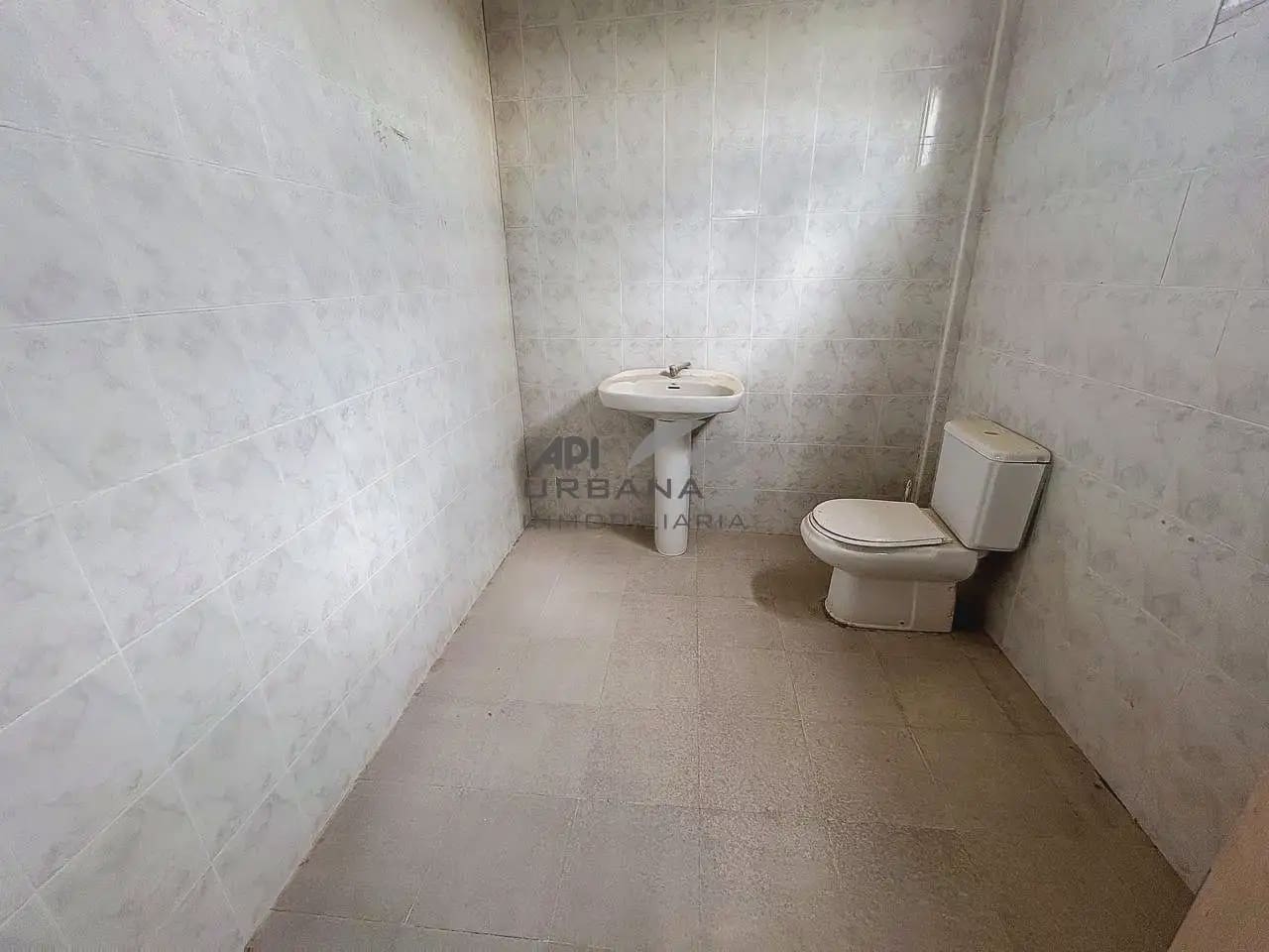 Erhverv til leje i Lucena - € 3.000 (Ref: 9963838)