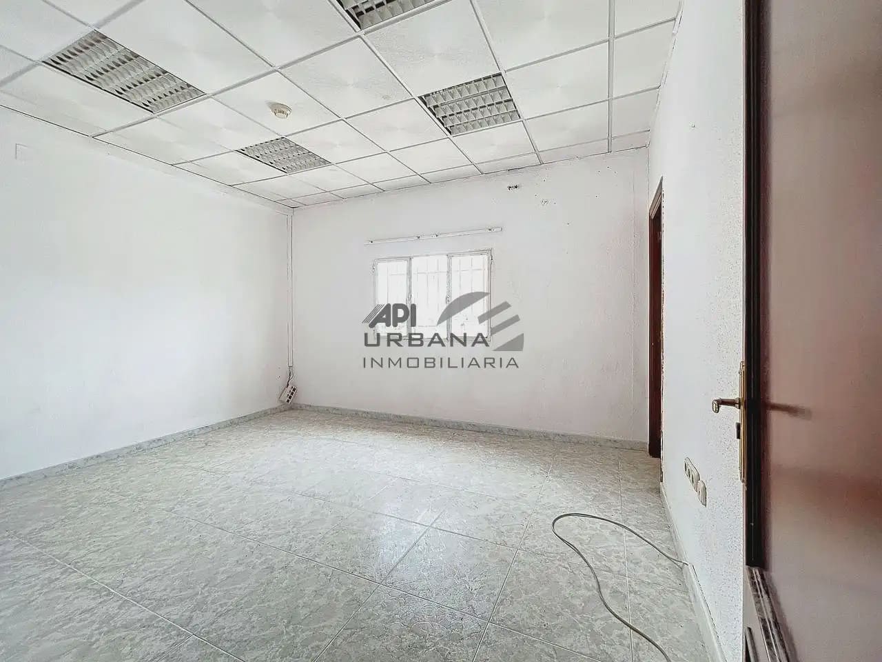 Erhverv til leje i Lucena - € 3.000 (Ref: 9963838)