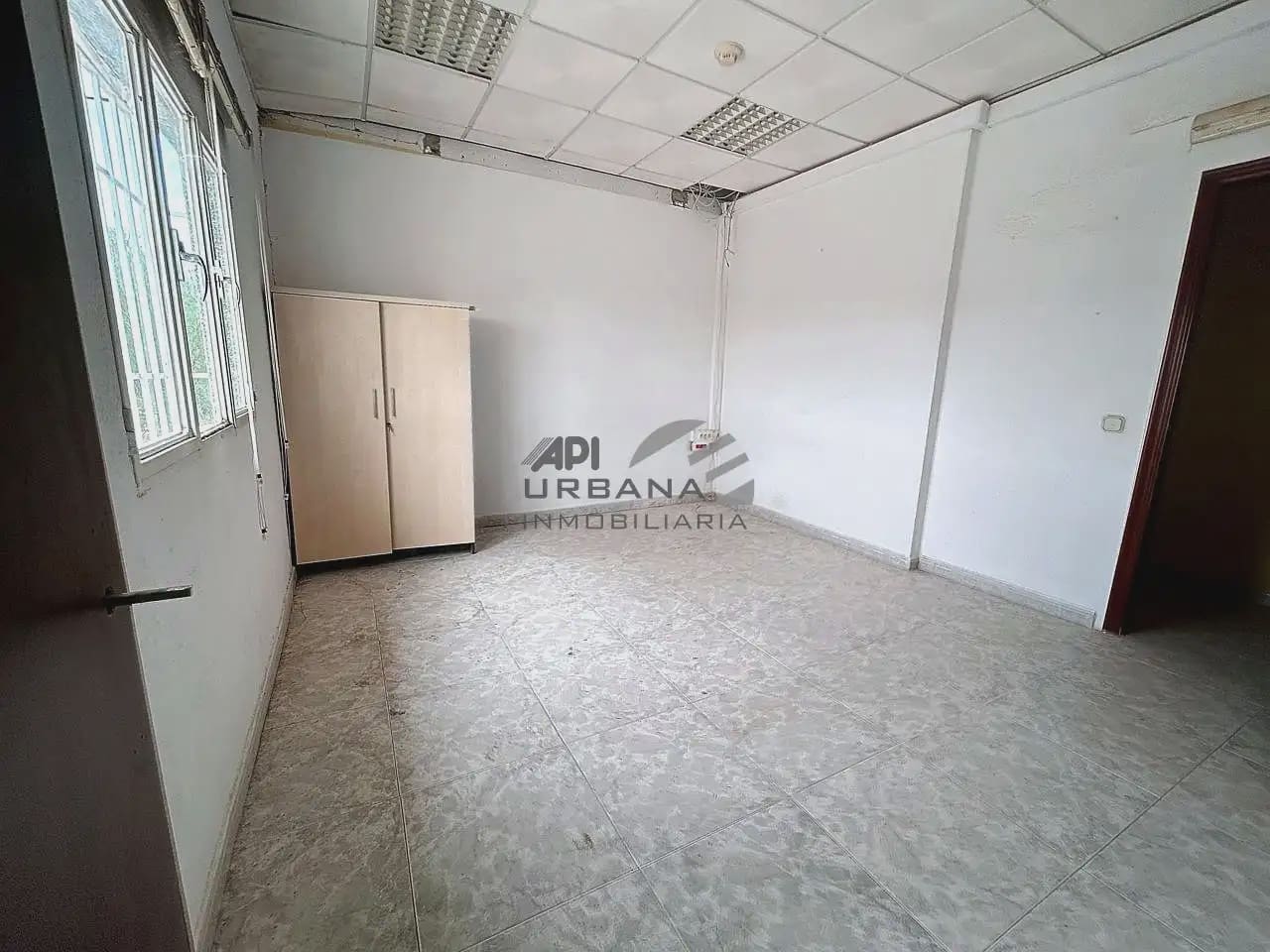 Erhverv til leje i Lucena - € 3.000 (Ref: 9963838)