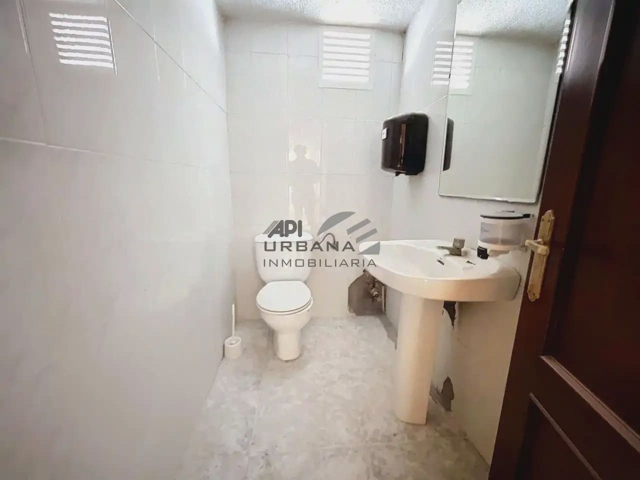 Erhverv til leje i Lucena - € 3.000 (Ref: 9963838)