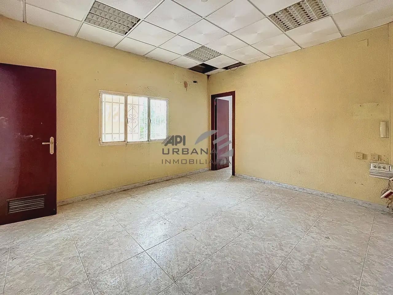 Erhverv til leje i Lucena - € 3.000 (Ref: 9963838)
