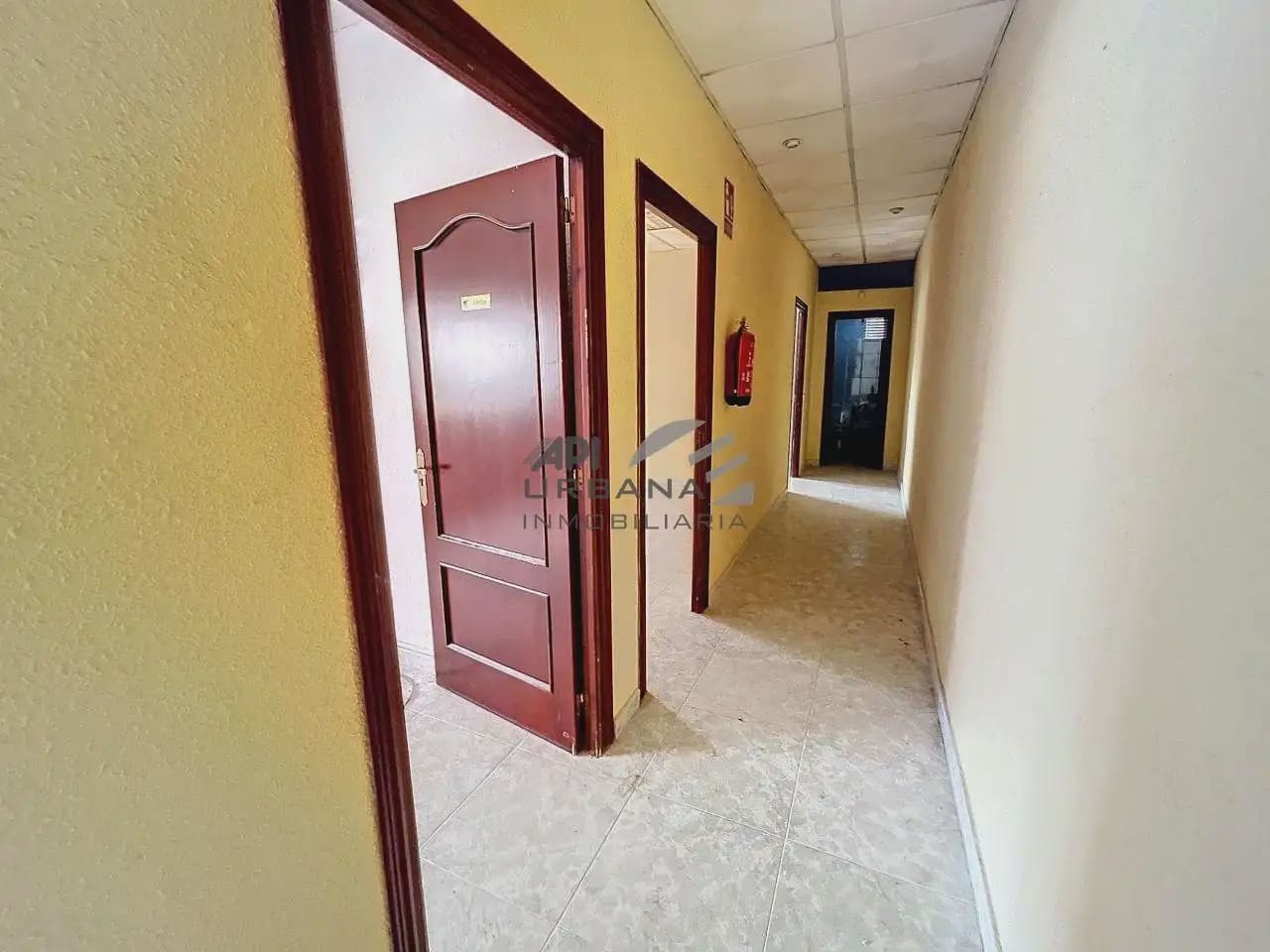 Erhverv til leje i Lucena - € 3.000 (Ref: 9963838)