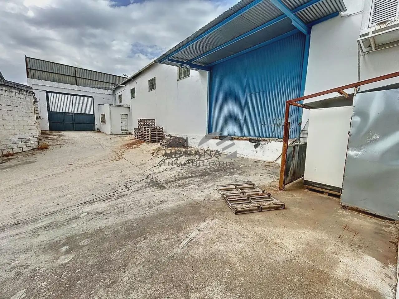 Erhverv til leje i Lucena - € 3.000 (Ref: 9963838)