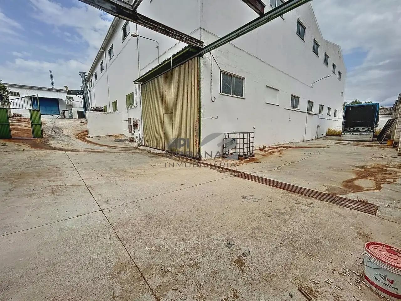 Erhverv til leje i Lucena - € 3.000 (Ref: 9963838)
